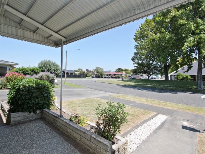 2/2 MCKEEFRY AVENUE, TARADALE, NAPIER - Carousel 2