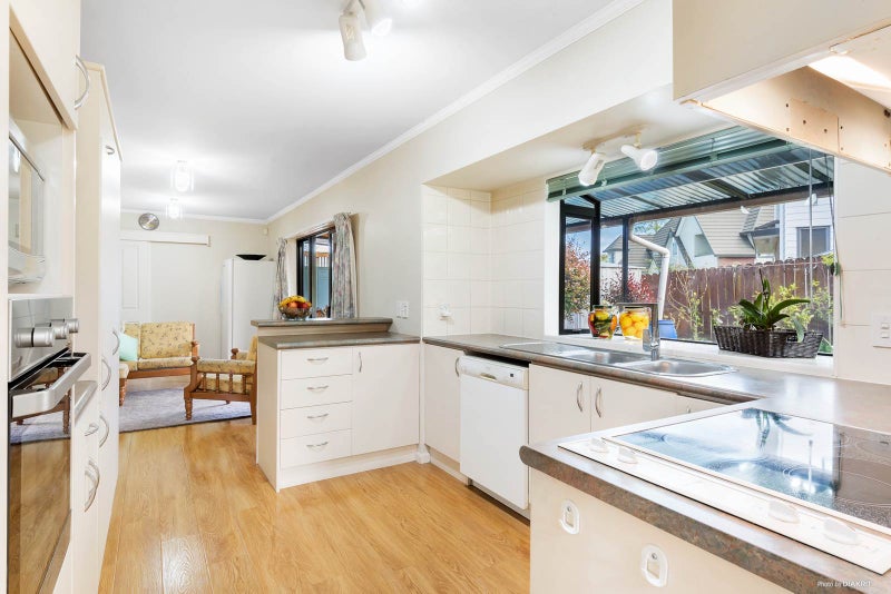 7 Heversham Place, Glendene, Auckland - Carousel 2