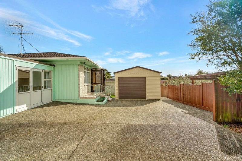 2/12 Tanoa Place, Glendene, Auckland - Carousel 2