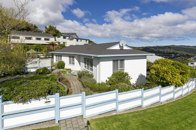 94 Montgomery Avenue, Karori, Wellington - Carousel 1