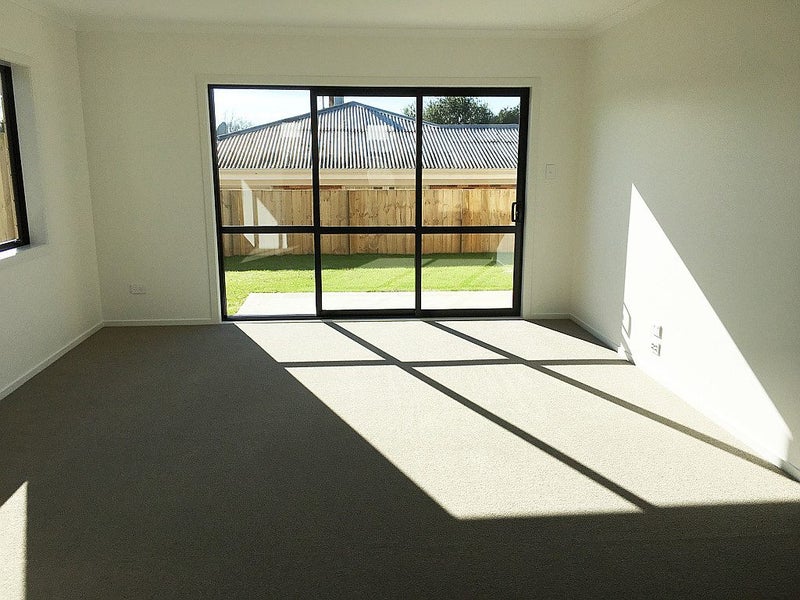 2/56 Storey Avenue, Forest Lake, Hamilton - Carousel 2