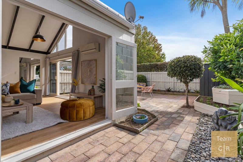 2/11 Tulloch Place, Conifer Grove, Takanini - Carousel 2