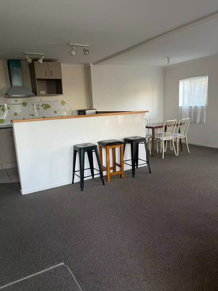10 Holdaway Avenue, Northcote, Auckland - Carousel 2