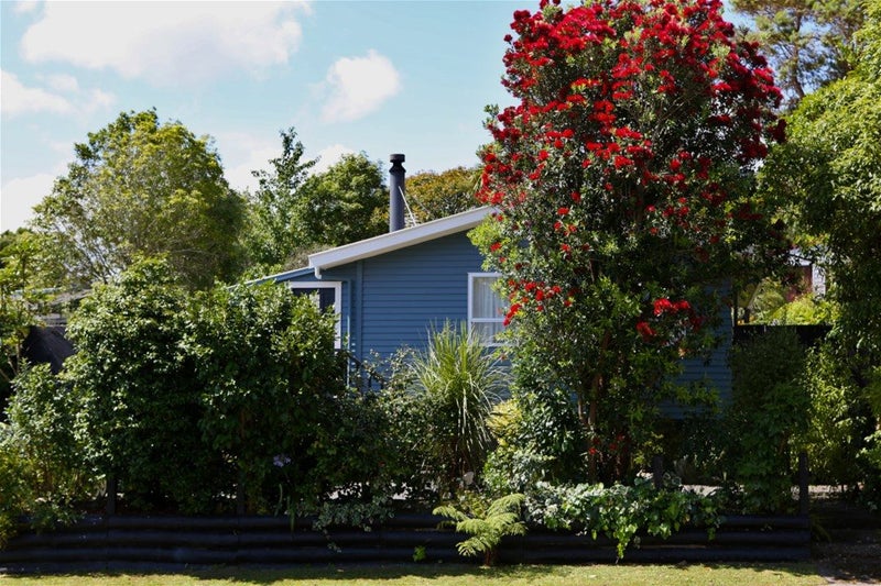 21 Edelweiss Grove, Timberlea, Upper Hutt - Carousel 1