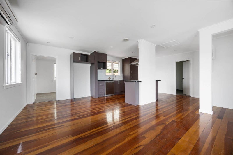 20 Wharf Road, Te Atatu Peninsula, Auckland - Carousel 2