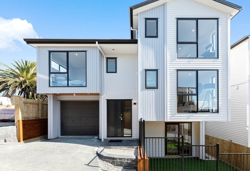 69A Sartors Avenue, Browns Bay, Auckland - Carousel 1