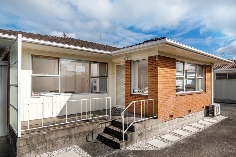 2/39 Eversleigh Road, Belmont, Auckland - Carousel 1