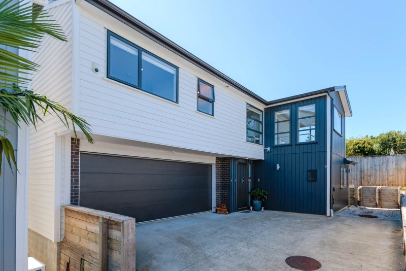 13D Adriatic Avenue, Henderson, Auckland - Carousel 1