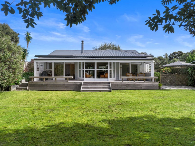 1 Pohutukawa Place, Mangawhai Heads, Mangawhai - Carousel 1