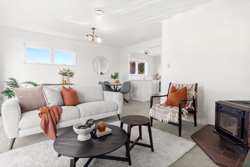 4 Balmoral Terrace, Otumoetai, Tauranga - Carousel 1