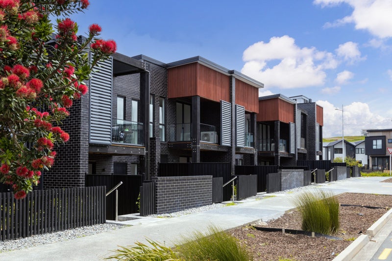 2D Longshore Drive, Long Bay, Auckland - Carousel 1