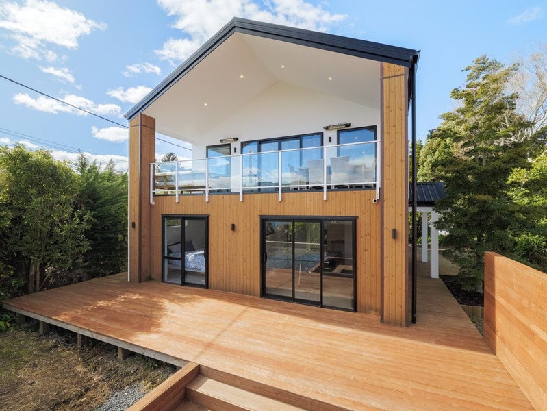 16A Kellas Street, Macandrew Bay, Dunedin - Carousel 1