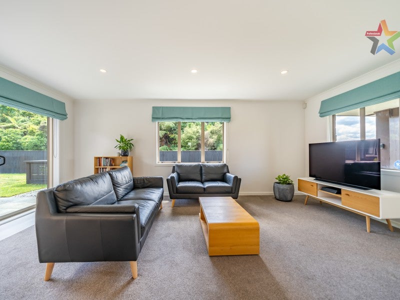 10 Meadowbank Drive, Belmont, Lower Hutt - Carousel 2