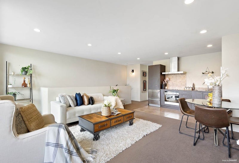 4/1 Gracechurch Drive, Flat Bush, Auckland - Carousel 2