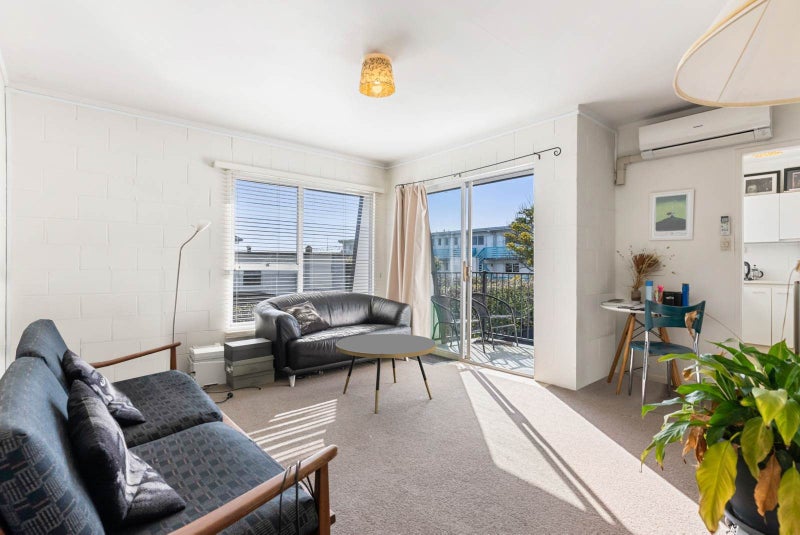 12/24A Hamilton Road, Herne Bay, Auckland - Carousel 2