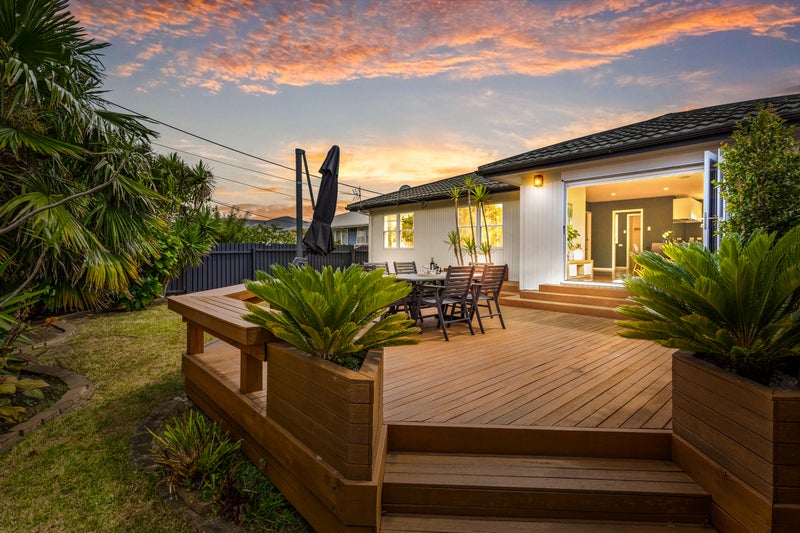 1/5 Abbotleigh Avenue, Te Atatu Peninsula, Auckland - Carousel 1