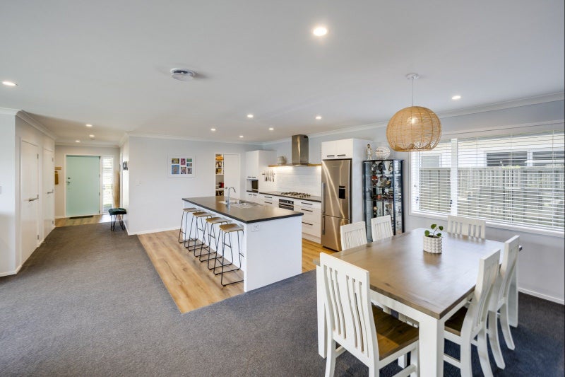 26 Hurunui DR, MEEANEE, NAPIER - Carousel 2