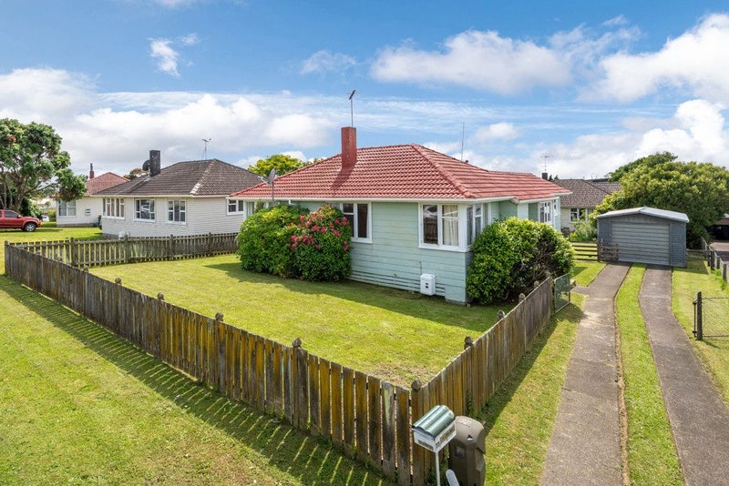73 Greenslade Crescent, Northcote, Auckland - Carousel 1