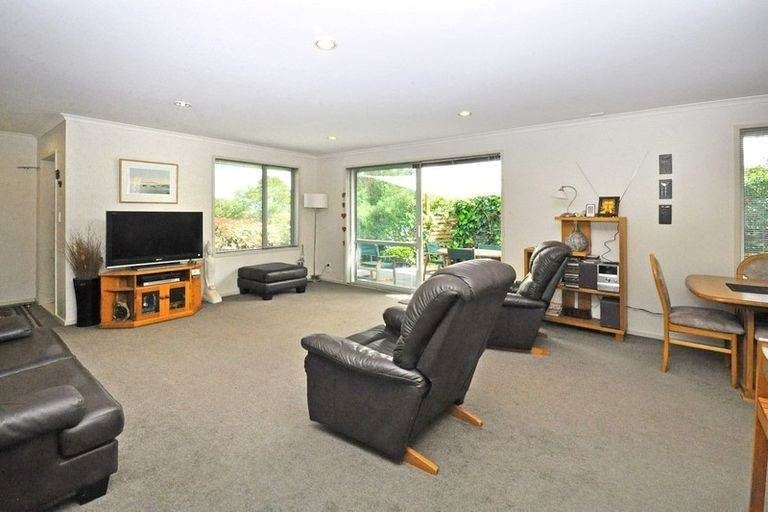 18 Blue Gum Drive, Warkworth, Warkworth - Carousel 2