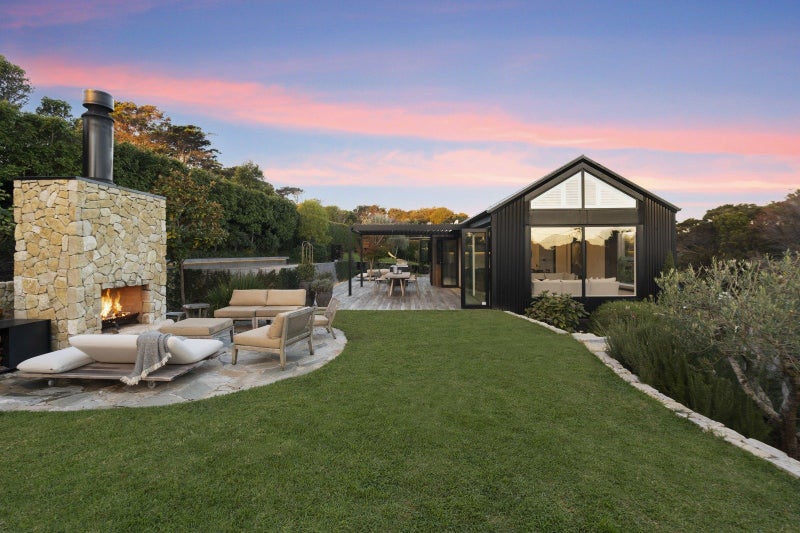 6 Queens Drive, Oneroa, Waiheke Island - Carousel 2