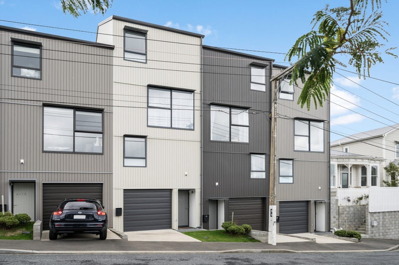 1/12 Stanley Street, Berhampore, Wellington - Carousel 17