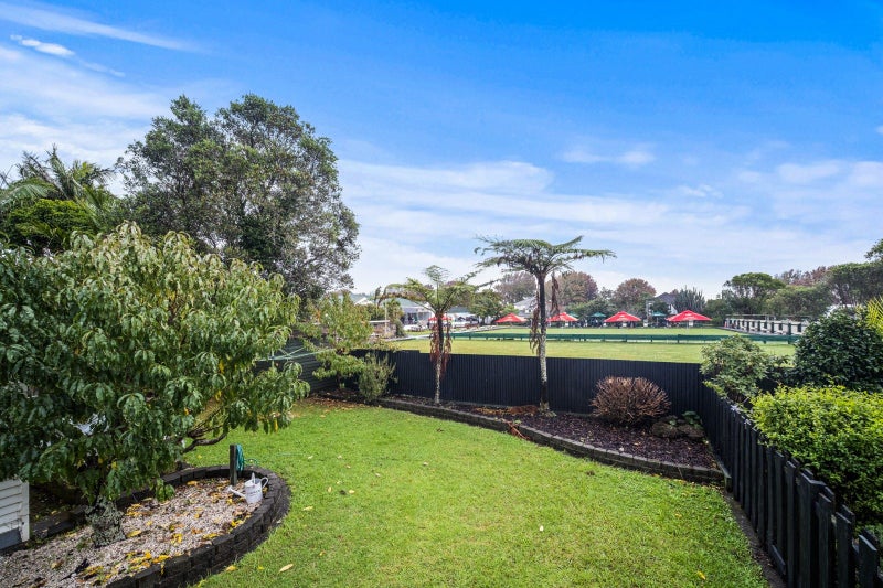 36 Te Ra Road, Point Chevalier, Auckland - Carousel 2