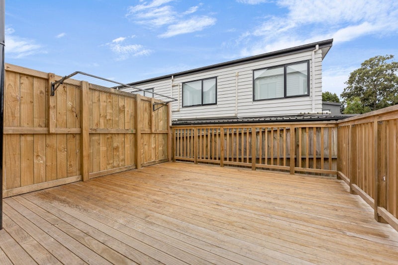 66E Royal View Road, Te Atatu South, Auckland - Carousel 2
