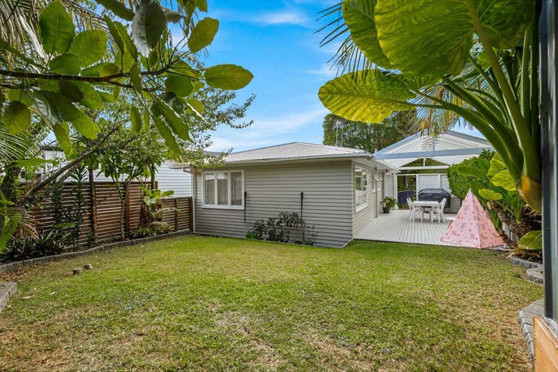 39 Keegan Drive, Massey, Auckland - Carousel 2