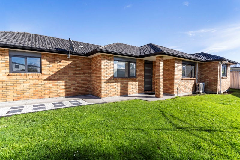 8A Tiari Place, Mangere East, Auckland - Carousel 1