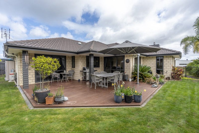 6 Kentwood Place, Flagstaff, Hamilton - Carousel 1