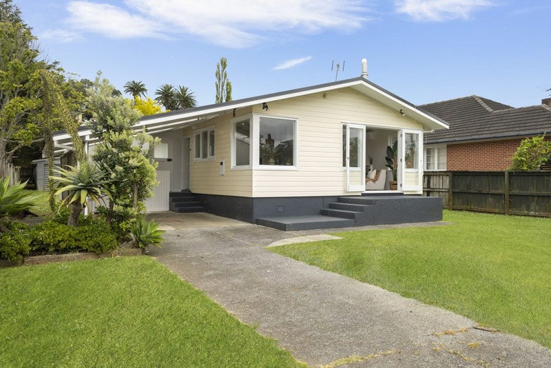 88 Coronation Road, Mangere Bridge, Auckland - Carousel 1