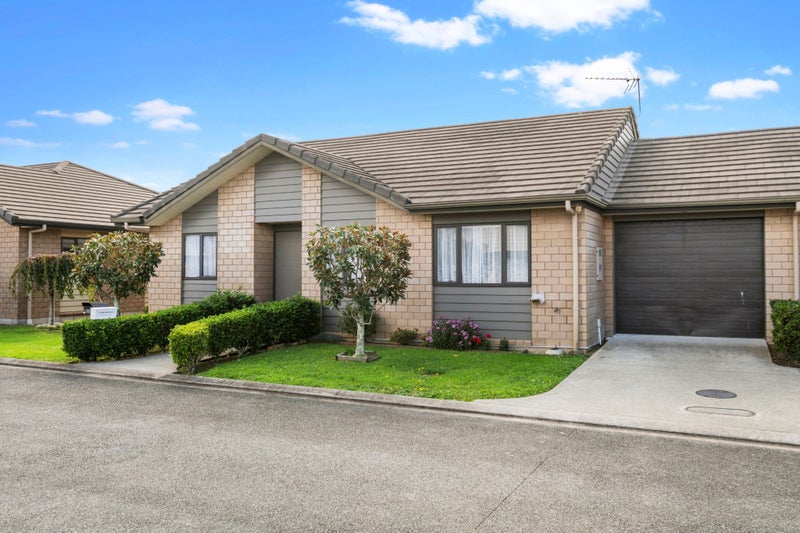 30 Royalle Mews, Botany Downs, Auckland - Carousel 1