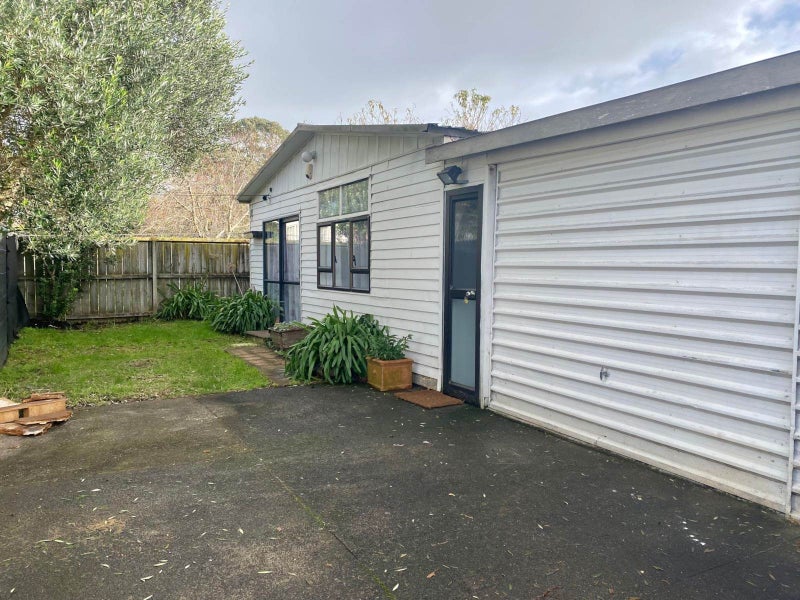 36 Anderson Avenue, Point England, Auckland - Carousel 1