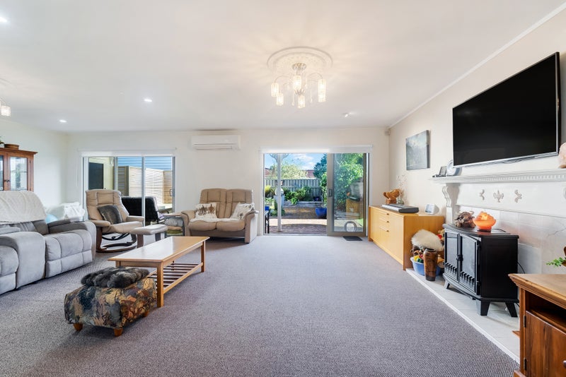 10 Karina Road, Merrilands, New Plymouth - Carousel 2