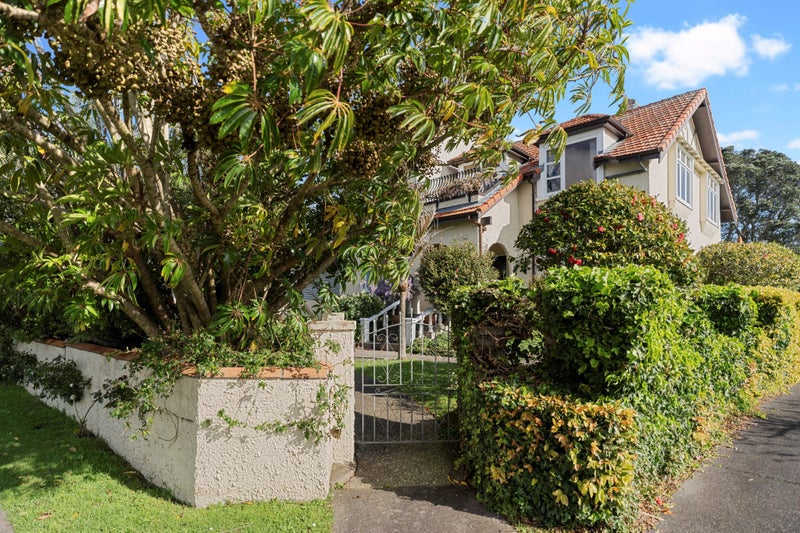 20 Taumata Road, Sandringham, Auckland - Carousel 1