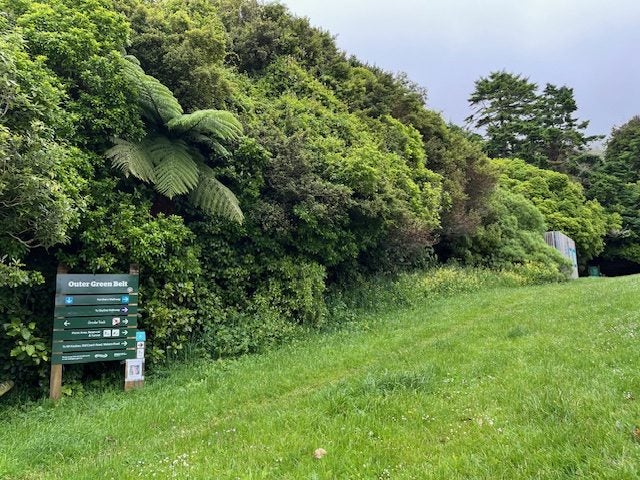 12 Fairburn Grove, Johnsonville, Wellington - Carousel 28