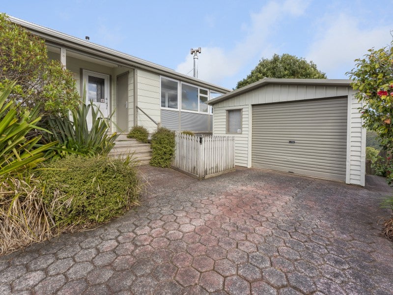 47 Mossburn Grove, Kelson, Lower Hutt - Carousel 2