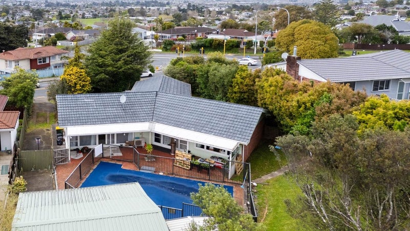 4 Glenmore Road, Sunnyhills, Auckland - Carousel 1