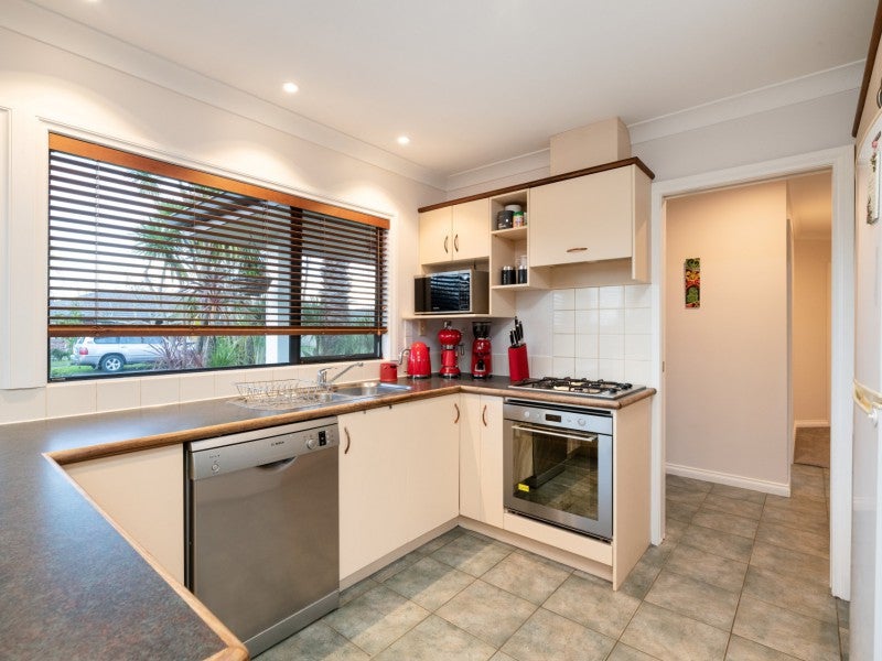 4 Manor Park Drive, Pyes Pa, Tauranga - Carousel 2