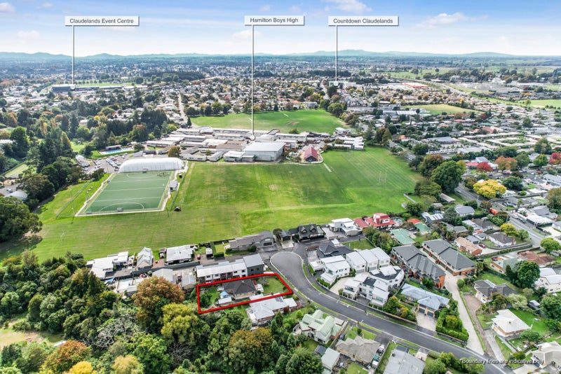 15 Kelvin Place, Hamilton East, Hamilton - Carousel 2