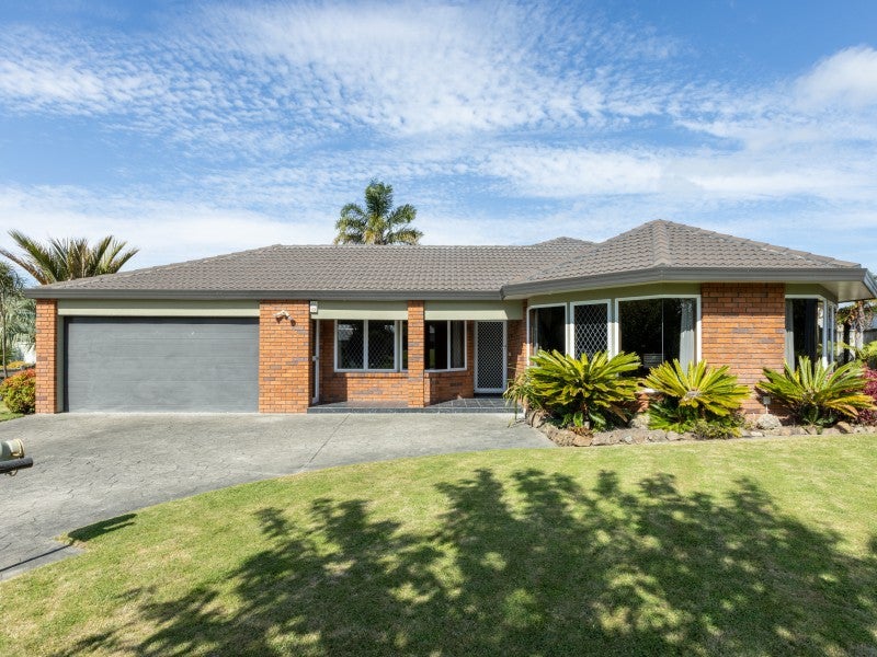 11 Kensington Drive, Taradale, Napier - Carousel 1