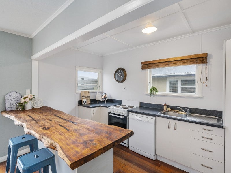 7 Richmond Avenue, Takaro, Palmerston North - Carousel 2