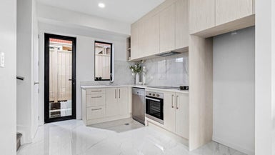 2/4 Glenhaven Place, Te Atatu Peninsula, Auckland - Carousel 1