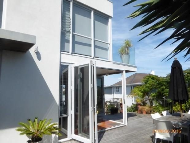 8 Takitimu Street, Orakei, Auckland - Carousel 1