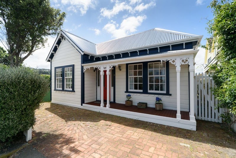 15 Herald Terrace, Berhampore, Wellington - Carousel 1
