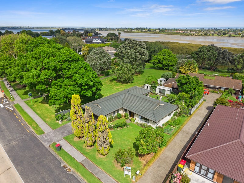 71 Walter Strevens Drive, Conifer Grove, Takanini - Carousel 1