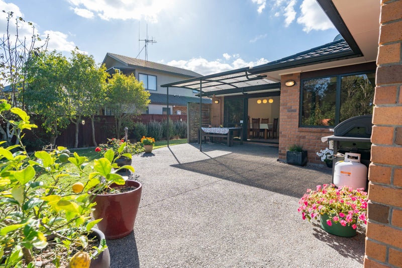 9 Montrose Crescent, Huntington, Hamilton - Carousel 2