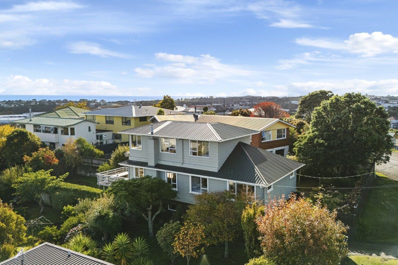 49 Queens Road, Glen Avon, New Plymouth - Carousel 2