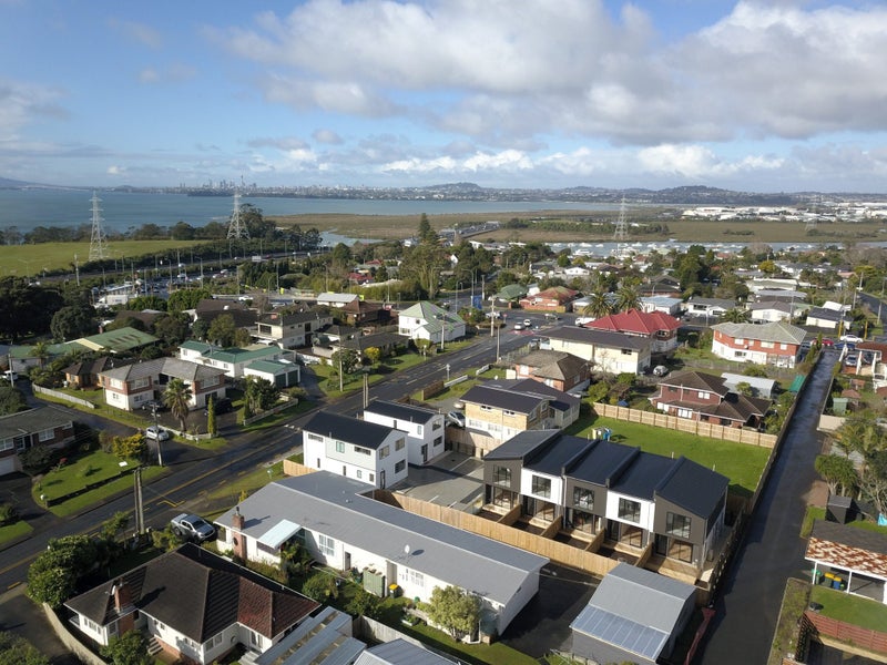 6/85 Royal View Road, Te Atatū South, Auckland - Carousel 2