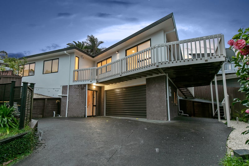 2/8 Sailfish Drive, West Harbour, Auckland - Carousel 2